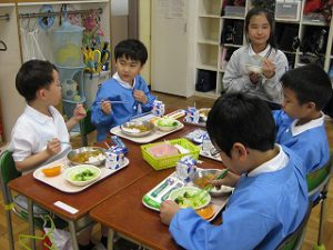 東星学園　校長・大矢正則　清瀬　私立　小学校　１年生、給食開始(2)