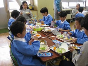 東星学園　大矢正則校長　カトリック　ミッション　男女　１年生、給食開始(3)