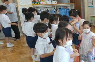 東星学園　1年生と幼稚園の交流会（1）