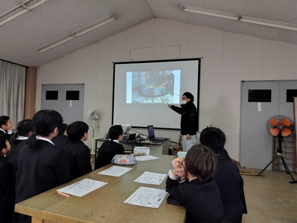 東星学園　校長・大矢正則　東星学園　校長　大矢正則　4年生 社会科見学「軍道紙の紙すき体験」（２）