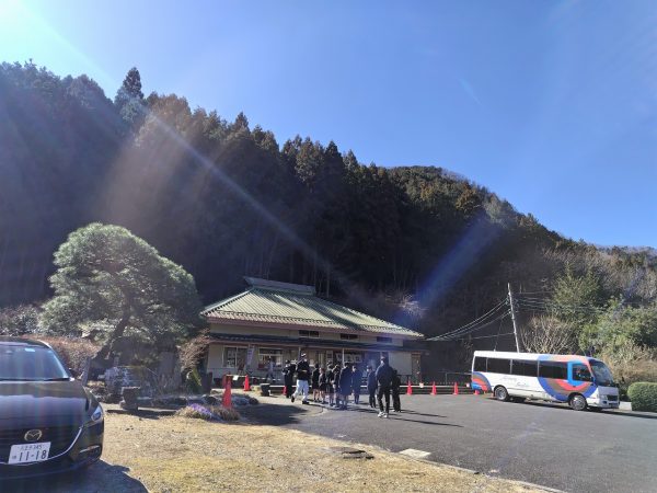 東星学園　校長　大矢正則　4年生 社会科見学「軍道紙の紙すき体験」（１）