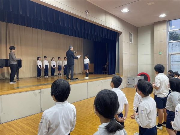 東星学園　校長・大矢正則　児童会役員選挙・新任認証式（２）