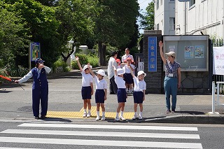 東星学園 カトリックミッション 共学 交通安全教室(2) 東星学園 カトリックミッション 共学 交通安全教室(2)